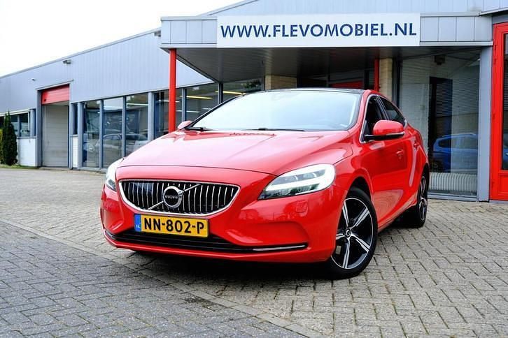 Gebruikt 2017 Volvo V40 Inscription | € 15.950 (Eerlijke prijs) - Afbeelding 1/4