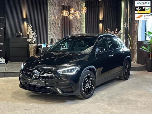 Zwart Gebruikt 2021 Mercedes GLA200 Business SUV | € 37.999 (Iets duurder) - Afbeelding 1/4