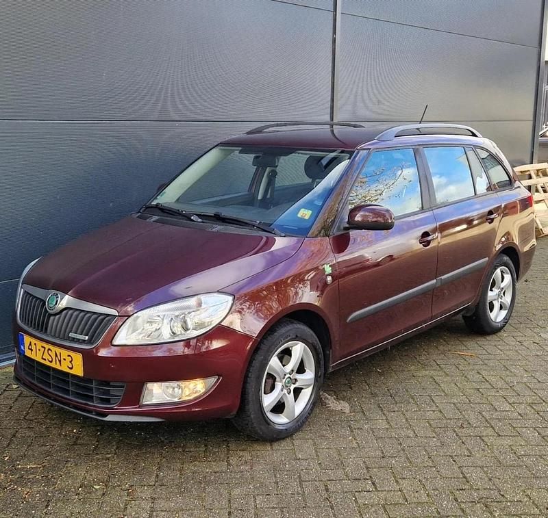 Rood Gebruikt 2013 Skoda Fabia GreenLine Stationwagen | € 2.295 (Eerlijke prijs) - Afbeelding 1/4