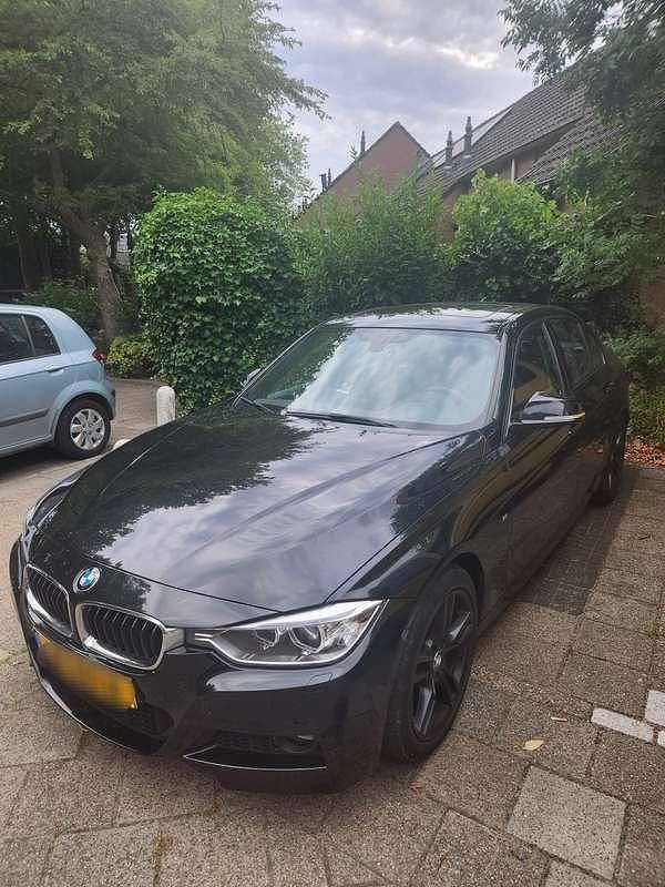 Zwart Gebruikt 2015 BMW 316 Executive Sedan | € 14.950 (Eerlijke prijs) - Afbeelding 1/4