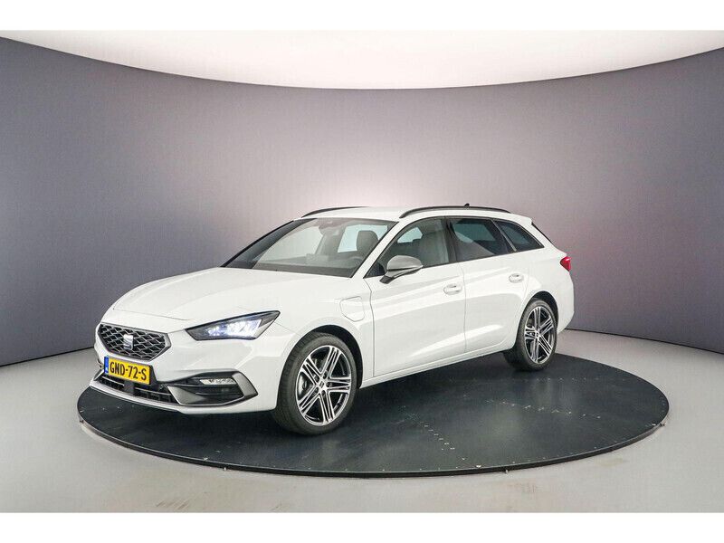 Nevada white Gebruikt 2024 Seat Leon ST CONNECT Stationwagen | € 40.900 - Afbeelding 1/4