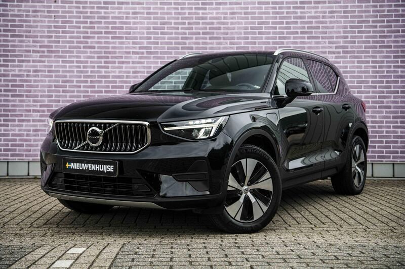 Zwart Gebruikt 2023 Volvo XC40 Core SUV | € 37.399 (Eerlijke prijs) - Afbeelding 1/4