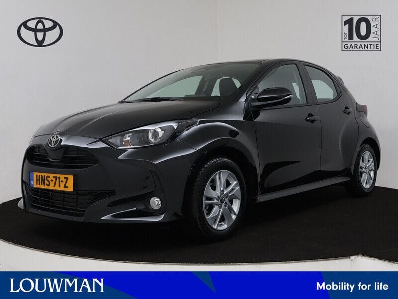 Zwart Gebruikt 2025 Toyota Yaris Hybrid Active Hatchback | € 29.445 (Duur) - Afbeelding 1/3