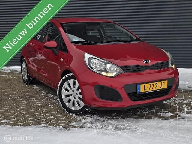 Rood Occasion 2011 Kia Rio Hatchback | € 5.440 (Goede deal) - Afbeelding 1/4