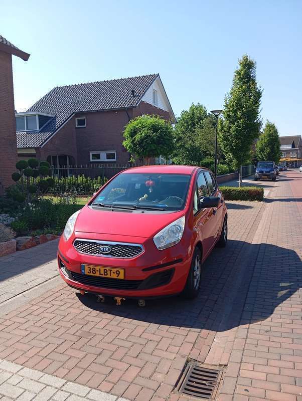 Rood Gebruikt 2010 Kia Venga Hatchback | € 1.900 (Goede deal) - Afbeelding 1/4