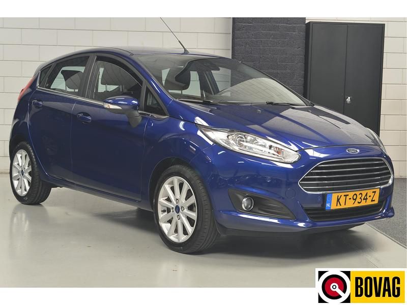 Blauw Gebruikt 2016 Ford Fiesta Titanium Hatchback | € 8.950 (Eerlijke prijs) - Afbeelding 1/4
