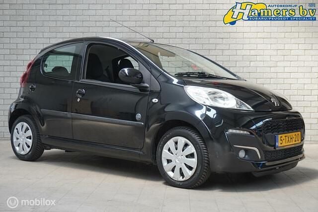 Zwart Gebruikt 2014 Peugeot 107 Envy Hatchback | € 3.950 (Eerlijke prijs) - Afbeelding 1/4