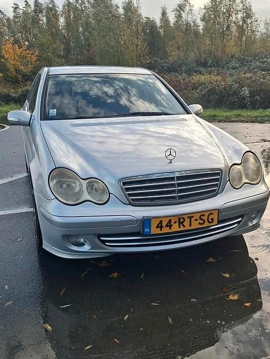 Gebruikt 2005 Mercedes C180 | € 3.399 - Afbeelding 1/4