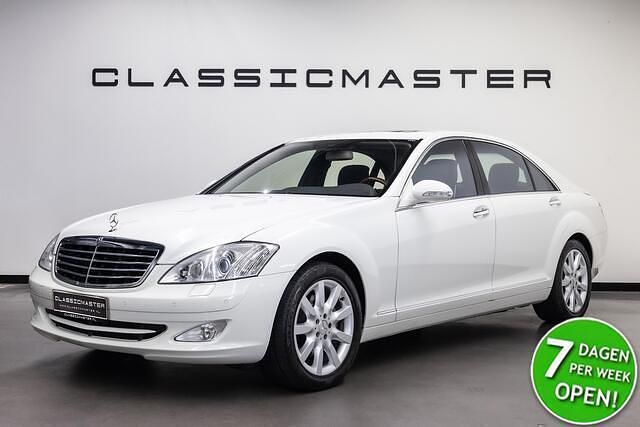 Wit, metallic lak Gebruikt 2007 Mercedes S500 Sedan | € 29.950 (Duur) - Afbeelding 1/4