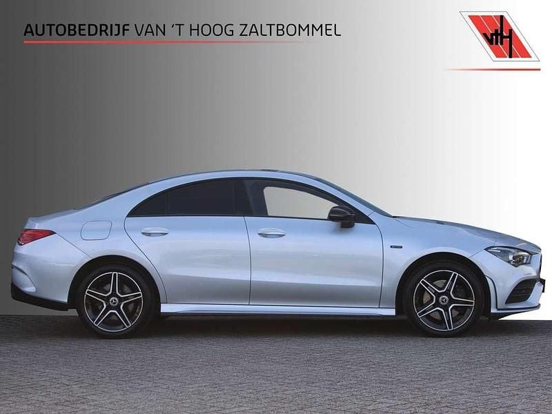 Grijs Gebruikt 2021 Mercedes CLA250e AMG line Sedan | € 31.900 (Goede deal) - Afbeelding 1/4