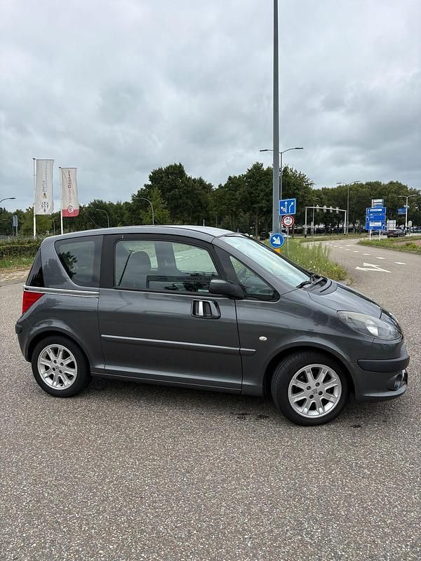 Grijs Gebruikt 2008 Peugeot 1007 Hatchback | € 2.000 (Goede deal) - Afbeelding 1/4