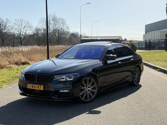 Zwart Gebruikt 2017 BMW 530e M Sport Sedan | € 25.995 - Afbeelding 1/4