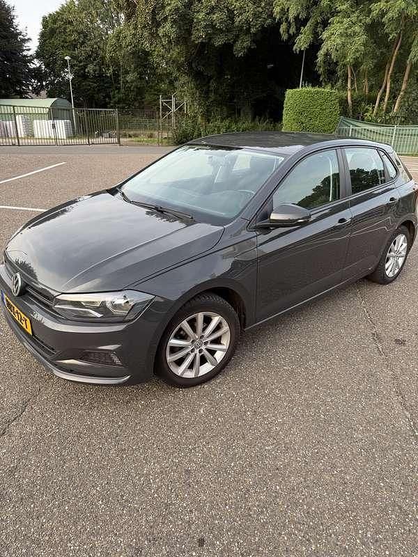 Grijs Gebruikt 2018 VW Polo Trendline Hatchback | € 11.000 (Goede deal) - Afbeelding 1/4
