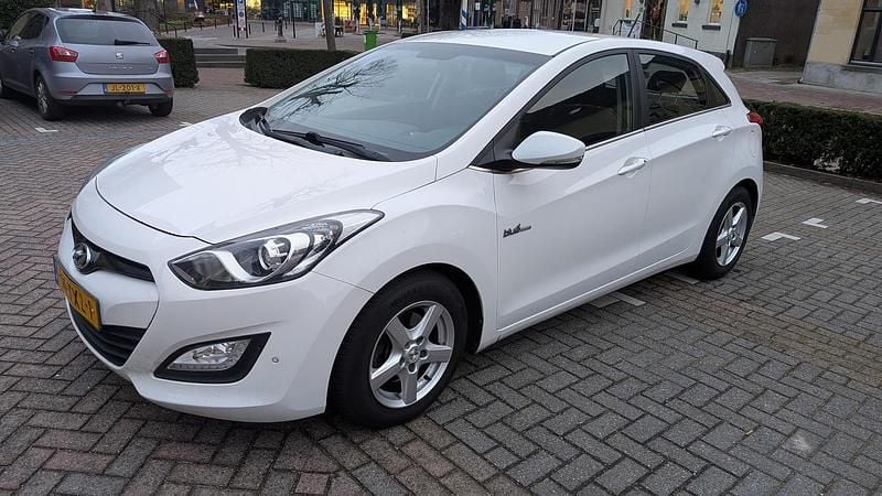 Wit Gebruikt 2012 Hyundai i30 MPV | € 6.500 (Goede deal) - Afbeelding 1/4