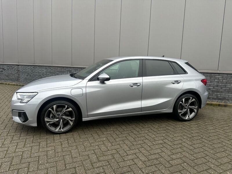 Occasion Audi A3 Business 150 PK (110 kW) 2021 Grijs Hatchback