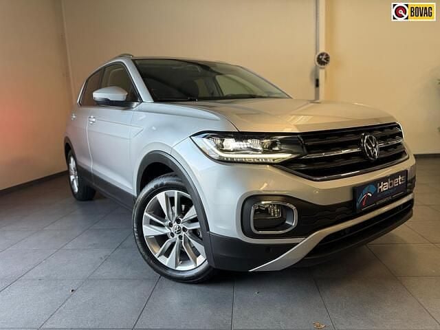 Grijs (metallic) Gebruikt 2022 VW T-Cross Style SUV | € 23.950 (Eerlijke prijs) - Afbeelding 1/4
