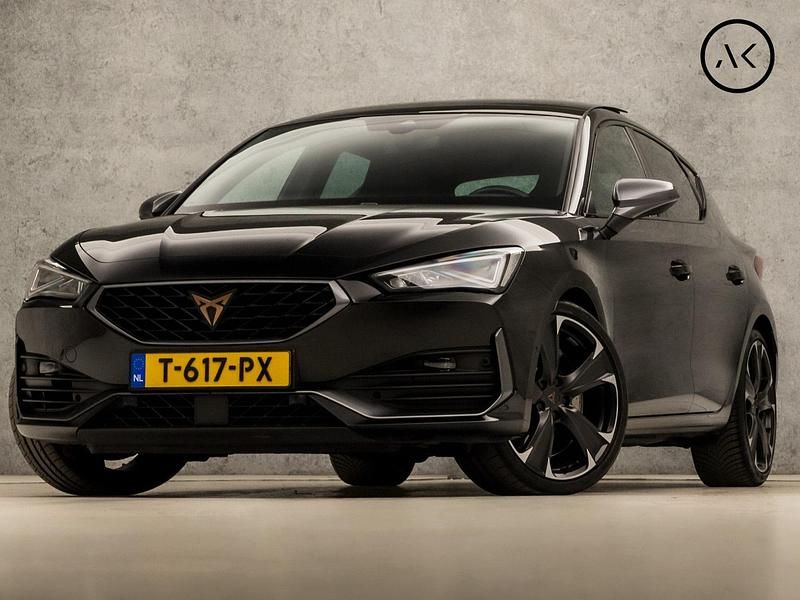 Zwart, metallic lak Gebruikt 2022 Cupra Leon VZ Hatchback | € 33.945 (Eerlijke prijs) - Afbeelding 1/4