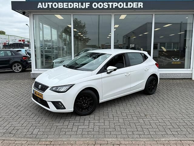Wit Gebruikt 2022 Seat Ibiza Business Hatchback | € 13.750 (Goede deal) - Afbeelding 1/4