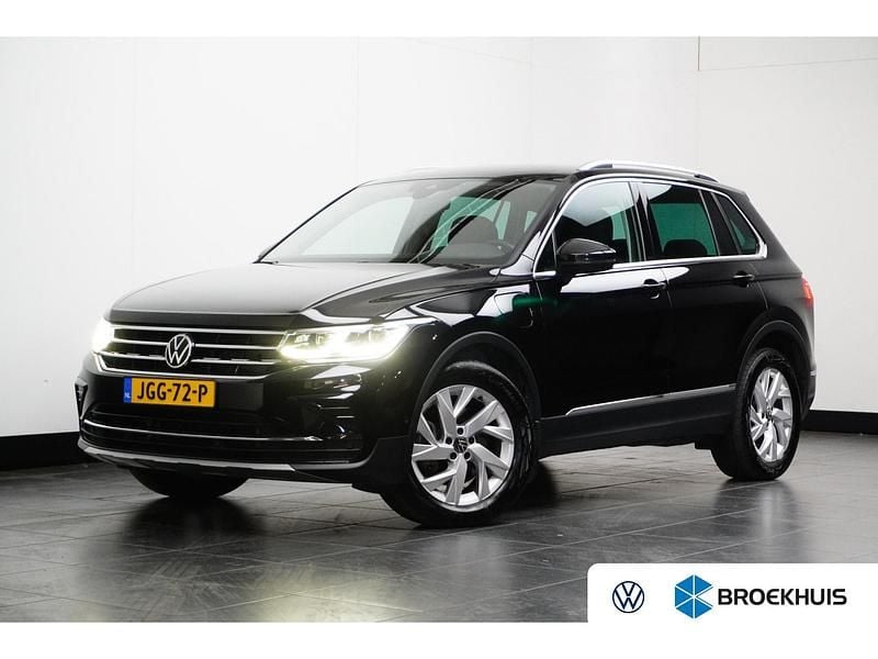 Zwart Gebruikt 2021 VW Tiguan Elegance SUV | € 29.900 (Goede deal) - Afbeelding 1/4