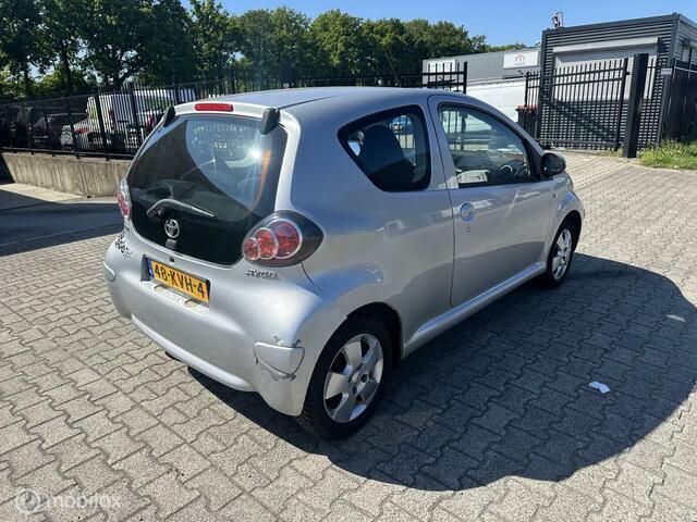 Occasion Toyota Aygo Sport 68 PK (50 kW) 2006 Grijs Hatchback