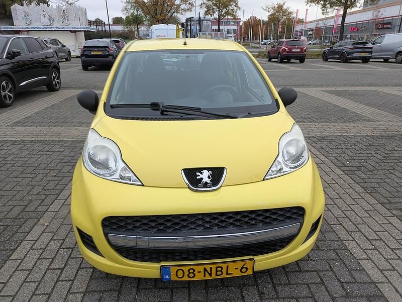 Geel Gebruikt 2010 Peugeot 107 Hatchback | € 1.850 (Super prijs) - Afbeelding 1/4
