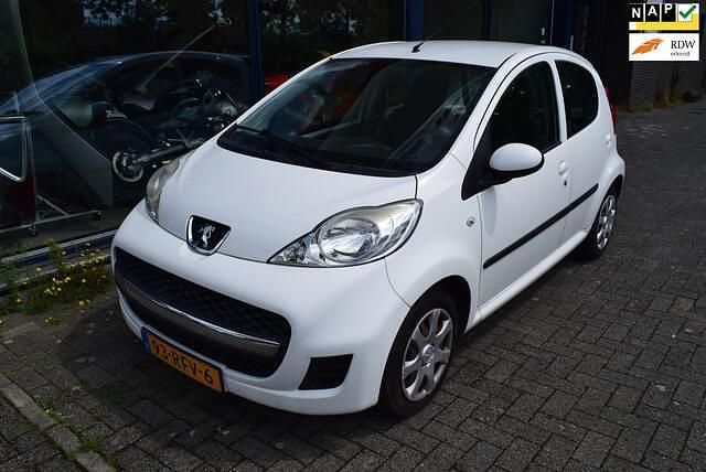 Wit Gebruikt 2011 Peugeot 107 Hatchback | € 1.800 (Goede deal) - Afbeelding 1/4