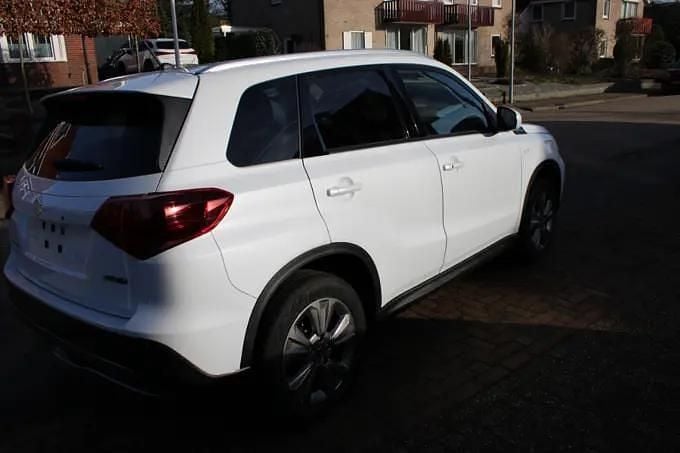 Wit Occasion 2025 Suzuki Vitara Hatchback | € 30.950 (Iets duurder) - Afbeelding 1/4