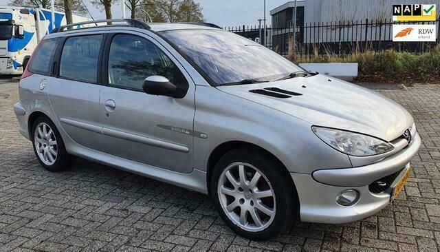 Grijs Gebruikt 2004 Peugeot 206 Quiksilver Stationwagen | € 1.499 - Afbeelding 1/4