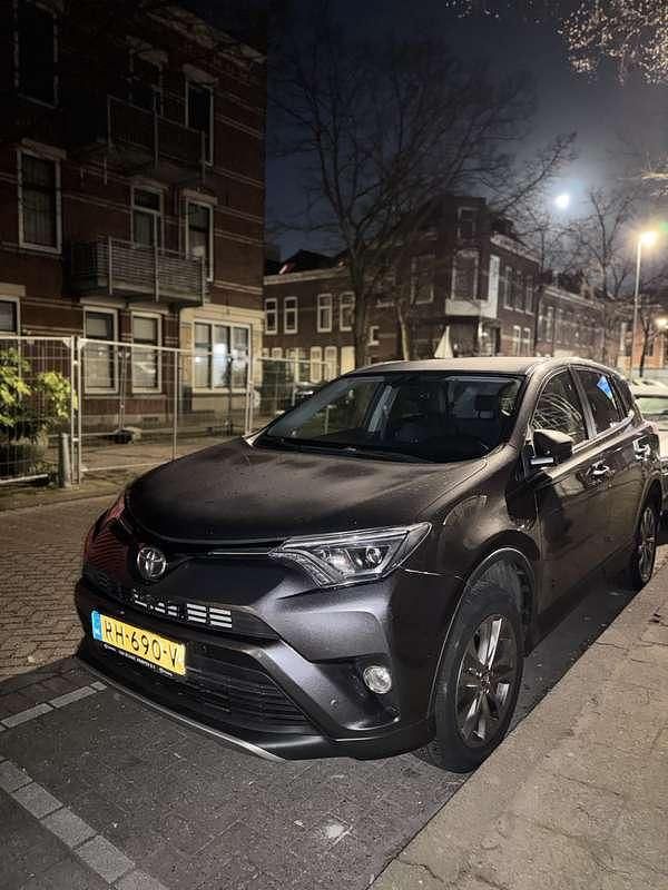 Grijs Gebruikt 2017 Toyota RAV4 SUV | € 23.500 (Goede deal) - Afbeelding 1/4