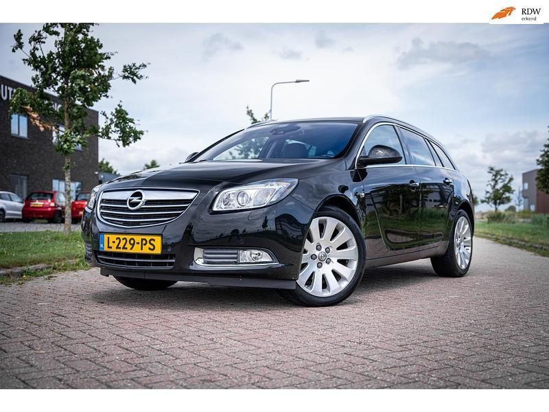 Zwart Gebruikt 2011 Opel Insignia Cosmo Stationwagen | € 7.700 (Eerlijke prijs) - Afbeelding 1/4