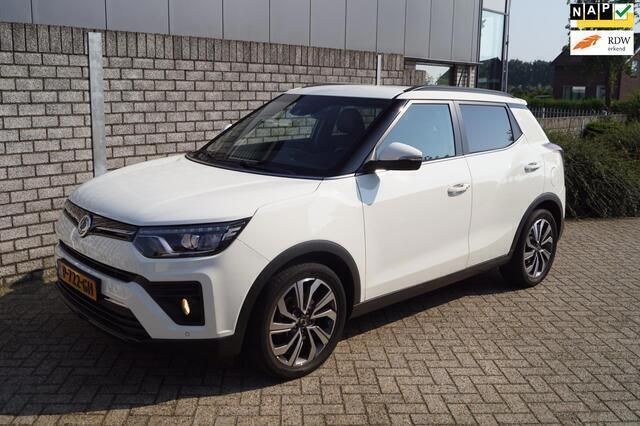 Wit, metallic lak Gebruikt 2020 Ssangyong Tivoli Quartz SUV | € 19.450 - Afbeelding 1/4
