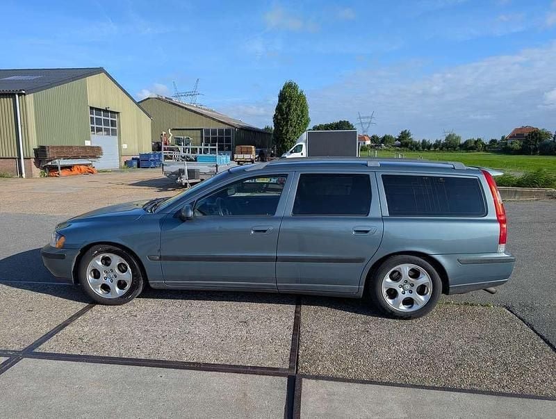 Blauw Gebruikt 2001 Volvo V70 Comfort Stationwagen | € 3.250 - Afbeelding 1/4