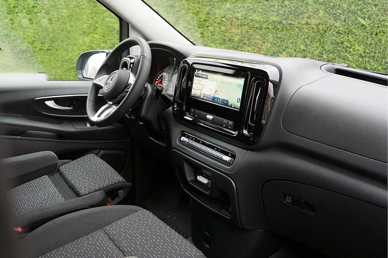 Occasion Mercedes Vito 165 PK (121 kW) 2024 Zilver Van