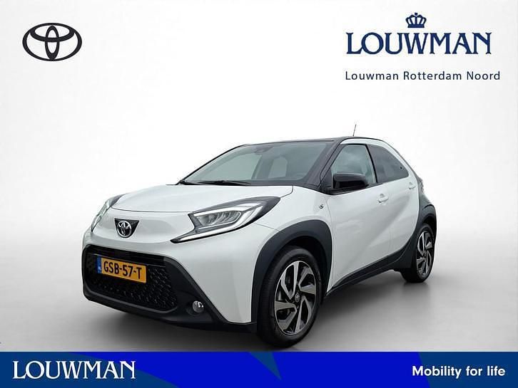 Wit Occasion 2025 Toyota Aygo X Pulse SUV | € 20.945 (Eerlijke prijs) - Afbeelding 1/4