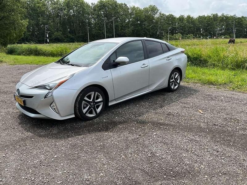 Grijs Gebruikt 2017 Toyota Prius Hatchback | € 18.000 (Eerlijke prijs) - Afbeelding 1/4
