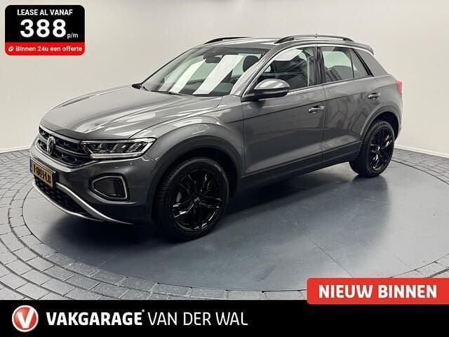 Grijs Gebruikt 2022 VW T-Roc Style SUV | € 23.950 (Eerlijke prijs) - Afbeelding 1/4