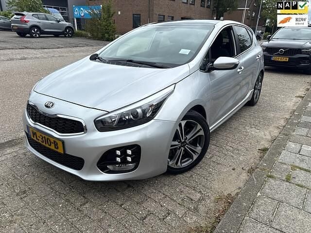 Grijs Gebruikt 2017 Kia Ceed GT-Line Hatchback | € 11.250 (Goede deal) - Afbeelding 1/4