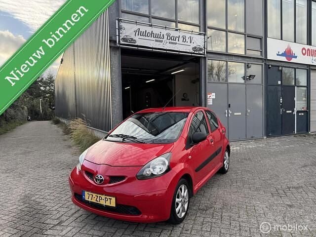 Rood Gebruikt 2008 Toyota Aygo Hatchback | € 2.299 (Eerlijke prijs) - Afbeelding 1/4