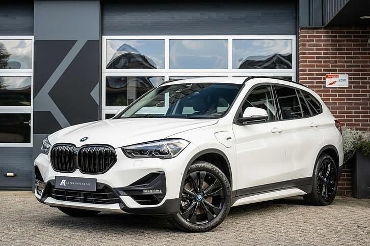 Gebruikt 2022 BMW iX1 Sport Line SUV | € 30.900 (Goede deal) - Afbeelding 1/4