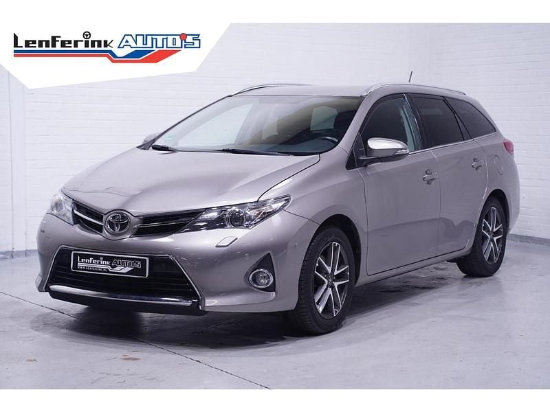 Grijs Occasion 2015 Toyota Auris Edition Stationwagen | € 14.250 (Eerlijke prijs) - Afbeelding 1/4