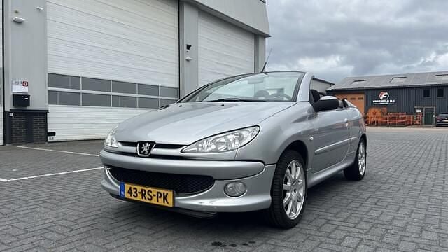 Grijs Gebruikt 2005 Peugeot 206 Cabriolet | € 1.750 (Goede deal) - Afbeelding 1/4