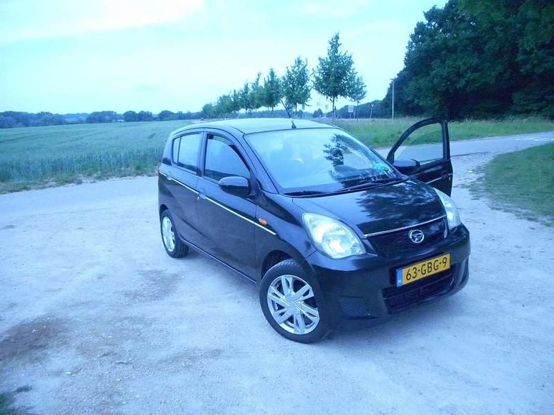 Zwart Gebruikt 2008 Daihatsu Cuore Hatchback | € 1.650 (Goede deal) - Afbeelding 1/4