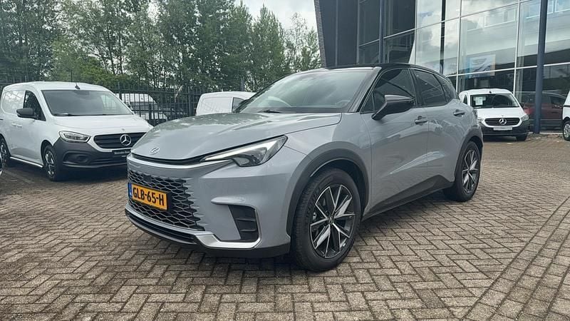 Grijs Gebruikt 2024 Lexus LBX SUV | € 38.945 (Eerlijke prijs) - Afbeelding 1/4