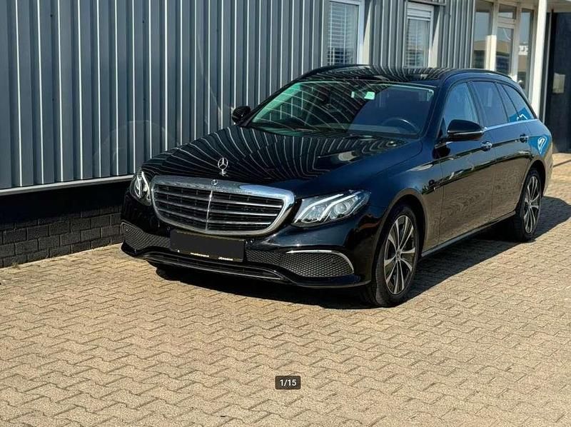 Zwart Gebruikt 2019 Mercedes E300 Stationwagen | € 27.950 - Afbeelding 1/4