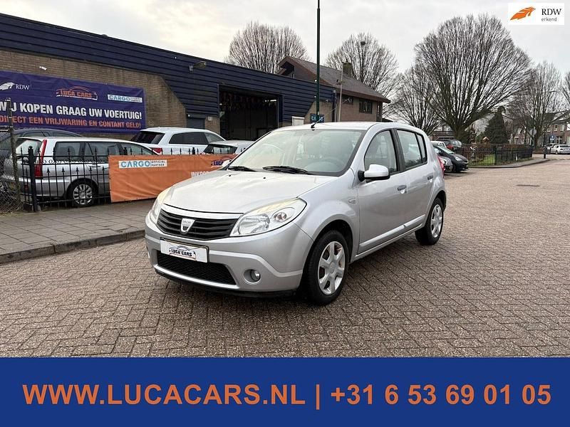 Grijs Occasion 2008 Dacia Sandero Lauréate Hatchback | € 1.395 (Eerlijke prijs) - Afbeelding 1/4