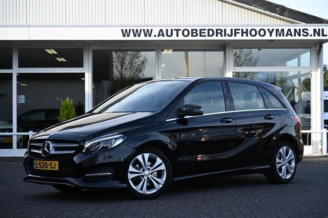 Zwart (metallic) Gebruikt 2015 Mercedes B180 Ambition MPV | € 14.950 (Eerlijke prijs) - Afbeelding 1/4