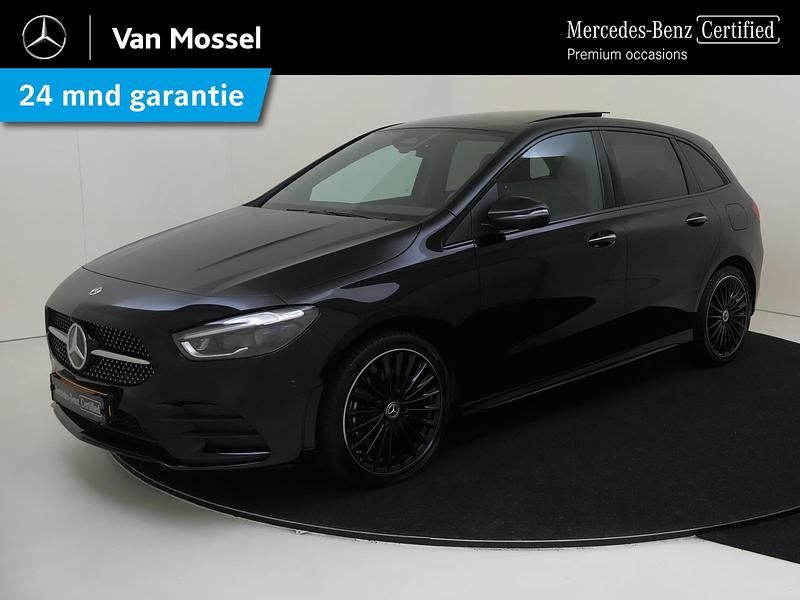 Zwart Gebruikt 2024 Mercedes B250 AMG line MPV | € 40.945 (Duur) - Afbeelding 1/4