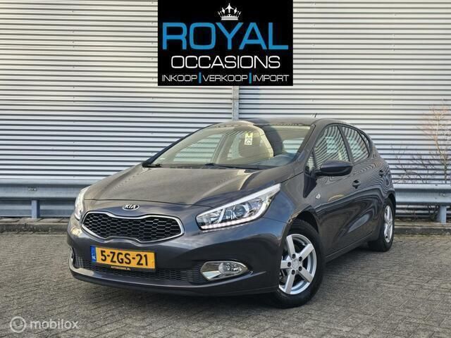 Grijs Gebruikt 2015 Kia Ceed Comfort Hatchback | € 8.990 (Eerlijke prijs) - Afbeelding 1/4