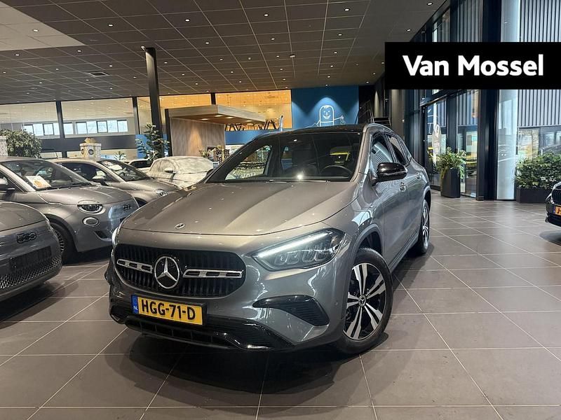 Grijs Gebruikt 2023 Mercedes GLA250 Business SUV | € 40.900 (Goede deal) - Afbeelding 1/4