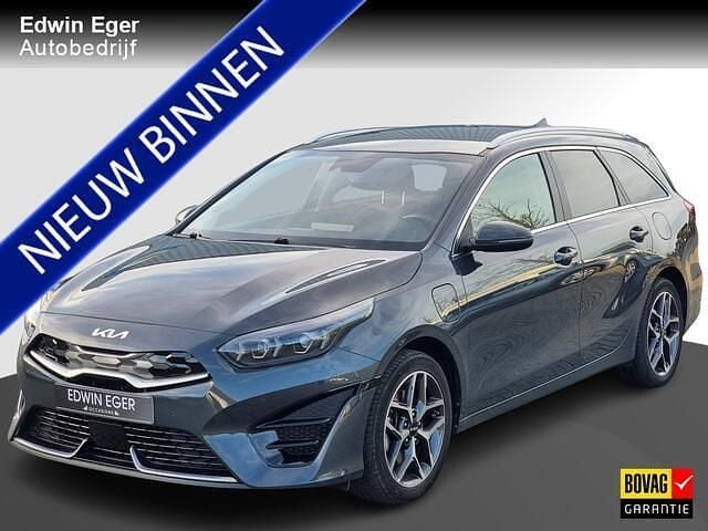 Grijs Gebruikt 2023 Kia Ceed Sportswagon Play Stationwagen | € 24.445 (Eerlijke prijs) - Afbeelding 1/4